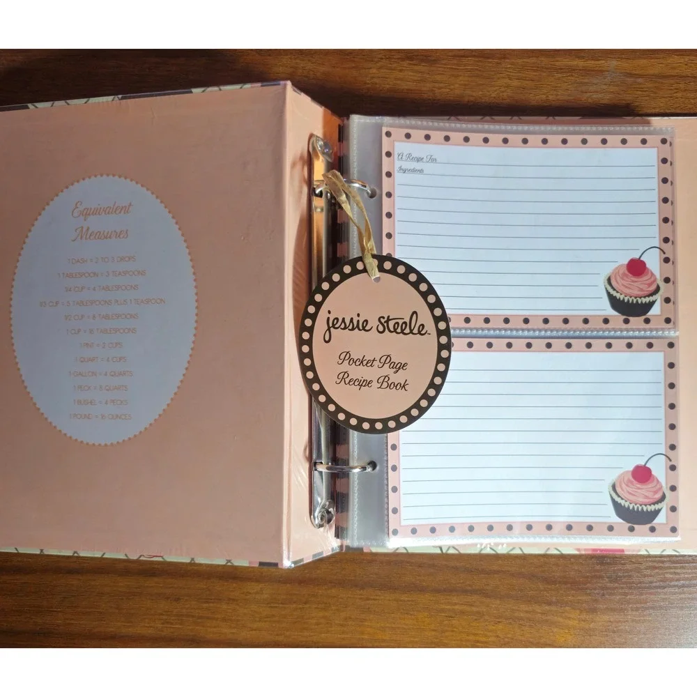 RARE Jessie Steele Cherry Cupcake Pocket Page Recipe Book Binder C.R. Gibson New